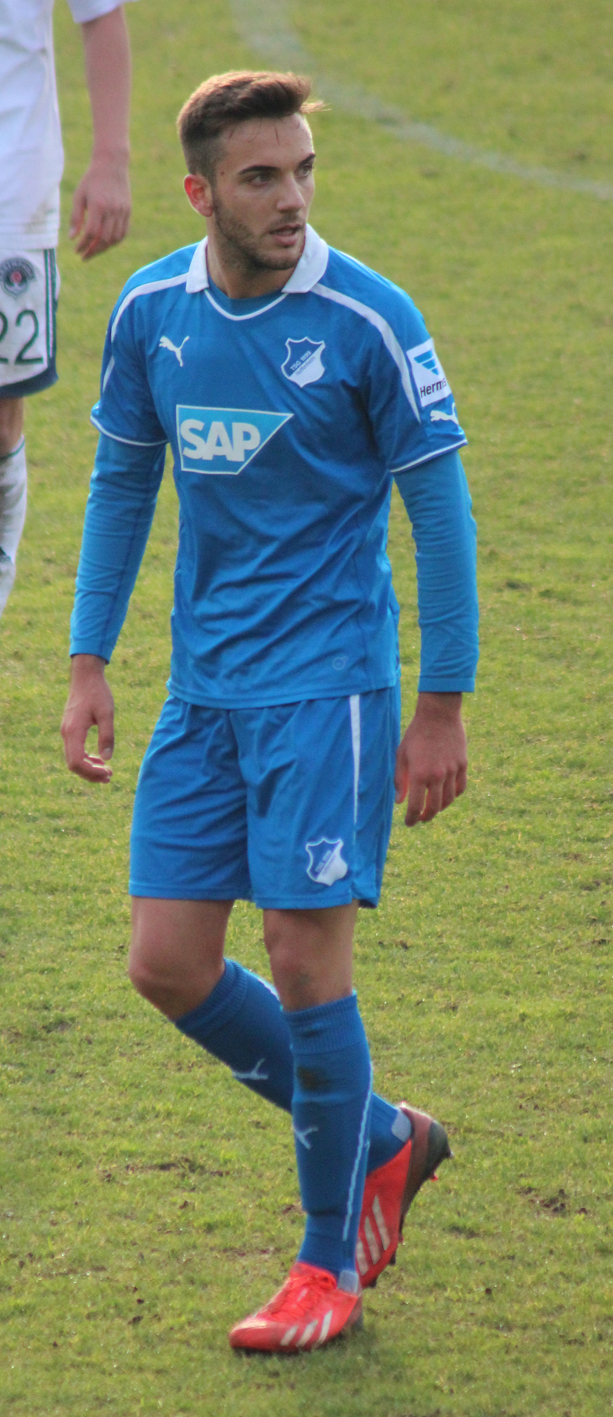 Kenan Karam, aus der Achtzehn99-Talentschmiede feierte gegen Wolfsburg sein Bundesligadebüt