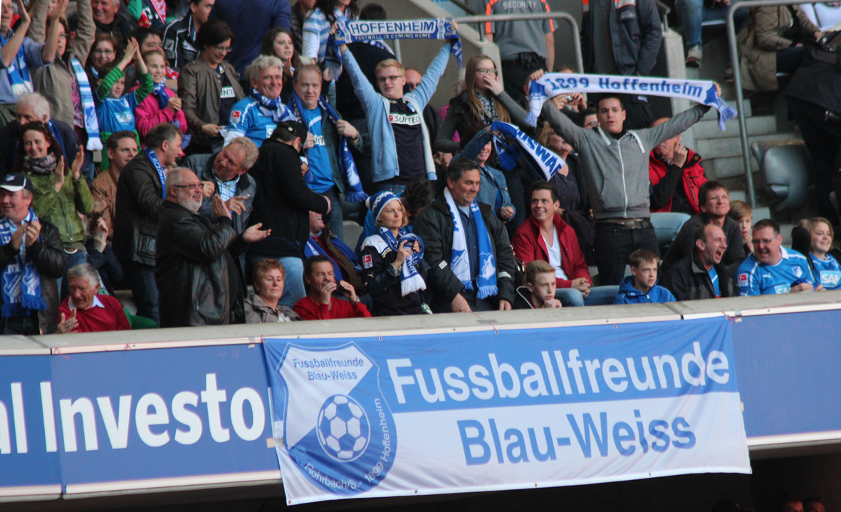 1899-Fans begeistert vom Spiel ihrer Mannschaft