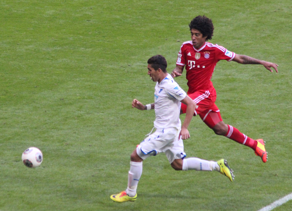 Packendes Duell zwischen den Brasilianern Firmino und Dante