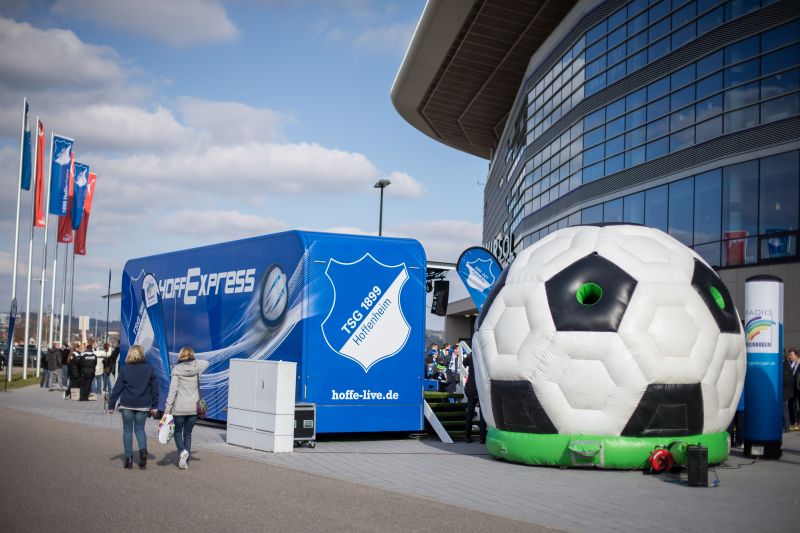 Das neue 1899-Mobile bei der Premiere vor dem Wolfsburg-Heimspiel