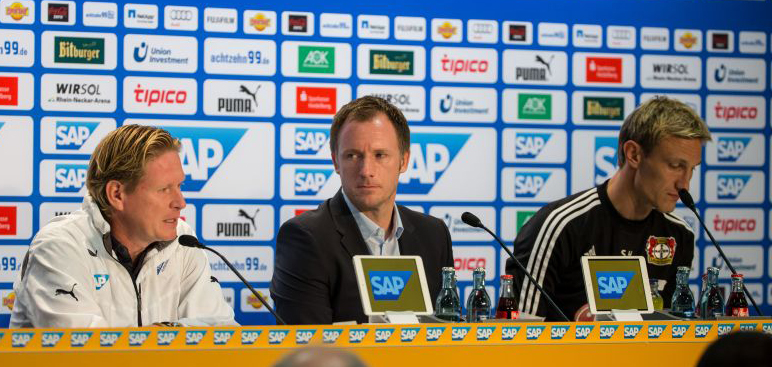 Erklärungsnot bei der PK bezüglich des umstrittenen Leverkusener Tor, das keines war