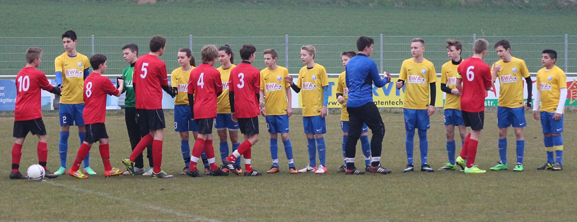 Freundliche Begrüßung der beiden Mannschaften