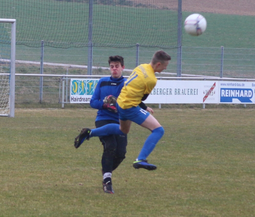 SV-Torjäger Moritz Klein wird in letzter Not vom VfB-Keeper gebremst