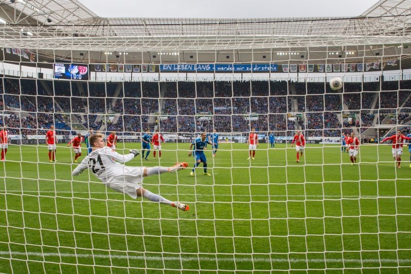 Vergebene Großchance nach zwei Minuten: Salihovic verschießt einen Strafstoss