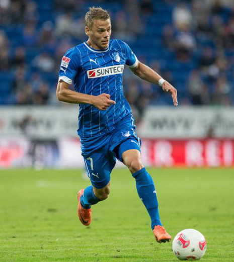 Boris dynmamisch und kraftvoll in Richtung gegnerischem Tor