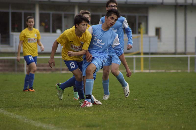 Jan-Gabriel Dewald behauptet sich im Zweikampf