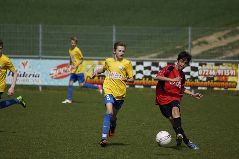 Josia Kuhr (li.) Schütze zum 2:3