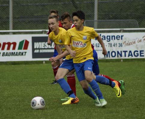 Jan-Gabriel Dewald treibt den Ball nach vorn