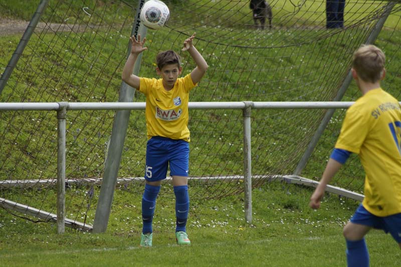 Dominik Bock beim Einwurf
