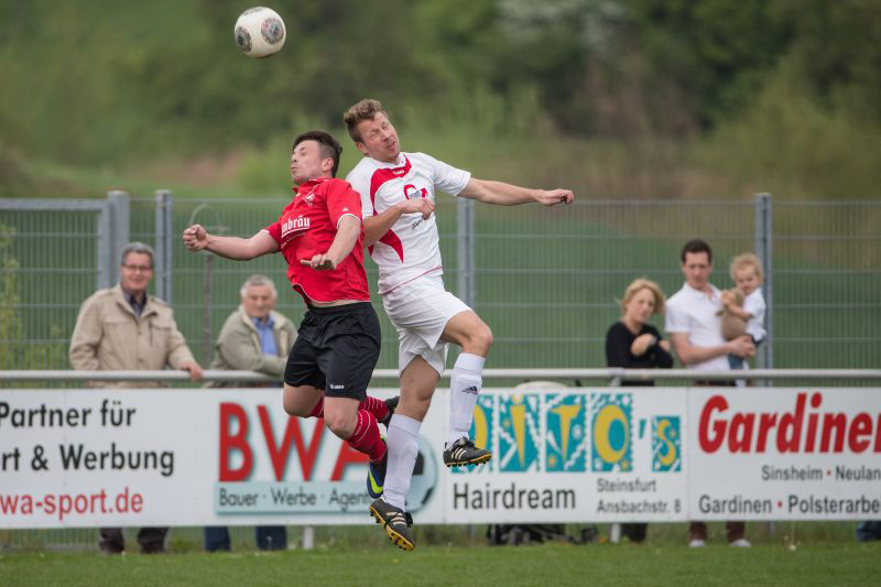 Danilo Großmann gewinnt ein Kopfballduell
