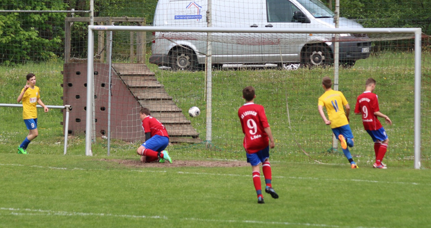 Die Entscheidung: Philipp Öhler erzielt das 4:2