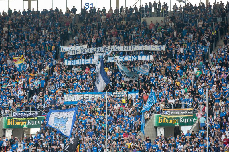 Stimmungsvolle Hoffenheimer Südkurve