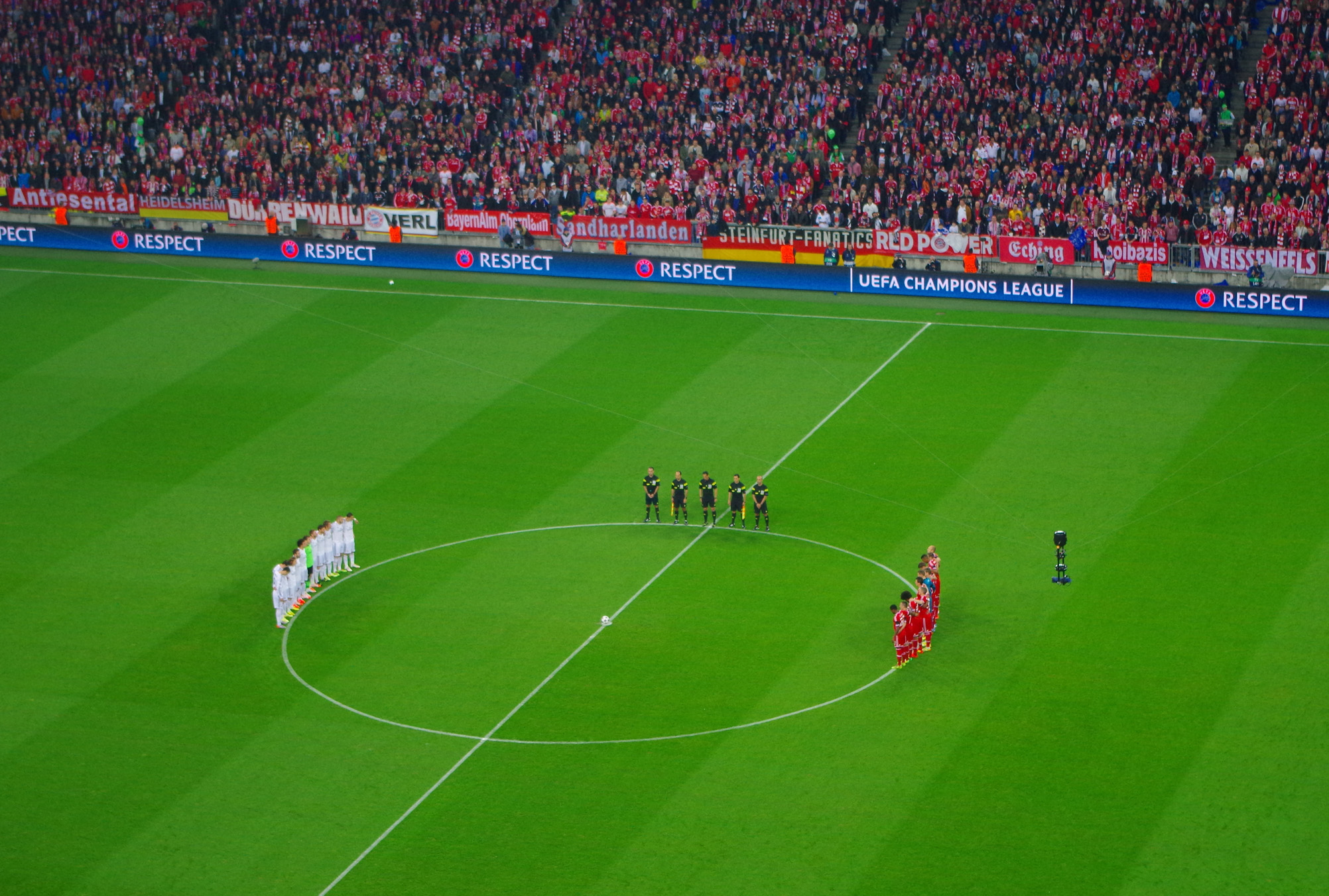 Nach einer Gedenkminute ging es gleich los