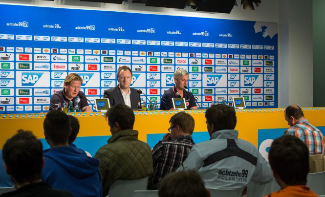 Die Trainer Gisdol (li.) und Veh (re.) waren mit der Punkteteilung zufrieden