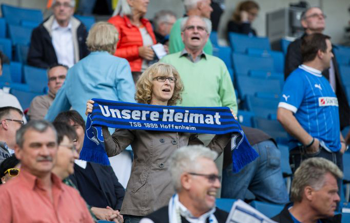 Überglückliche Hoffe-Fans nach dem vorzeitigen Klassenerhalt