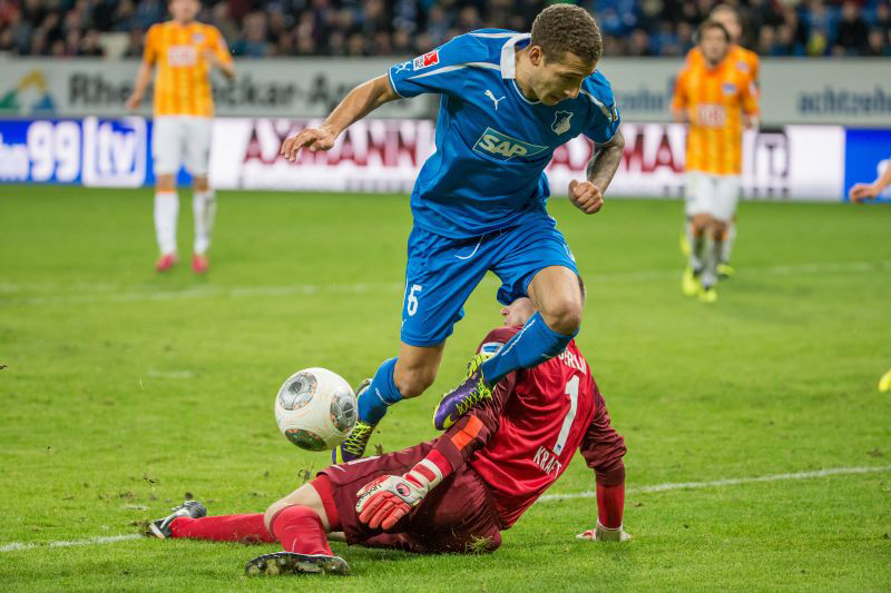 Fabian Johnson scheitert am Berliner Keeper Thomas Kraft
