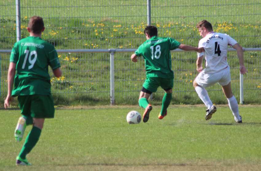 Danilo Großmann (re.) erzielte den zwischenzeitlich 1:1 Ausgleich in Zuzenhausen