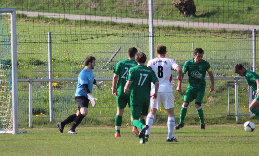 Dichtes Gedränge im FC-Strafraum