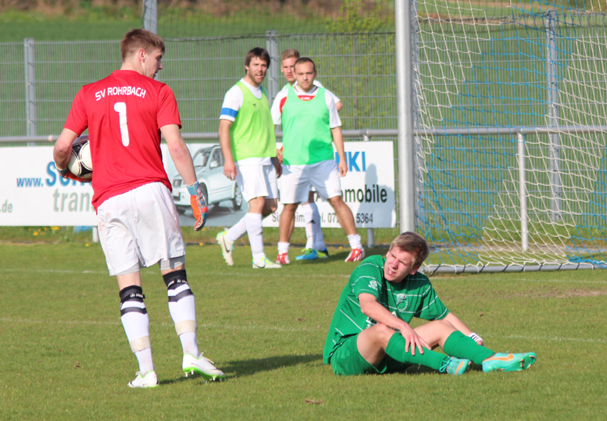 Rohrbachs Keeper im Small-Talk mit einem FC-Spieler