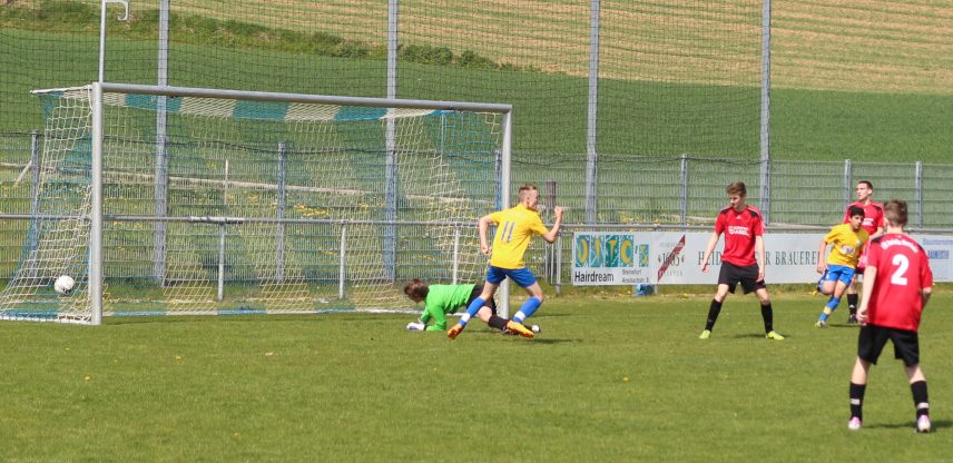 Philipp Öhler erzielt das 5:3, die Entscheidung!