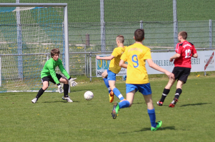 Moritz Klein erzielt den 4:3 Führungstreffer in der Verlängerung