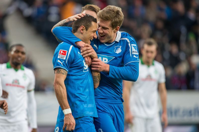 Sejad Salihovic und Sven Schipplock im Torjubel beim 4:4 Hinspiel