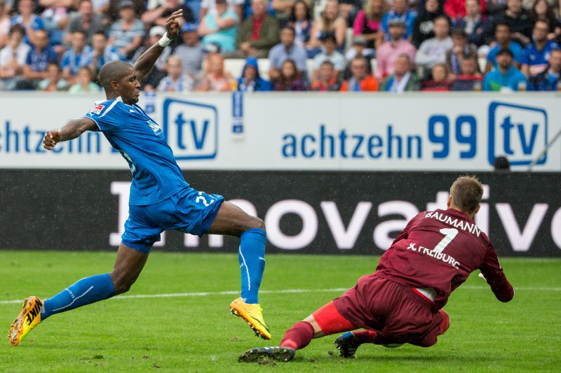 Anthony Modeste scheitert am ehemaligen Freiburger Keeper Oliver Baumann