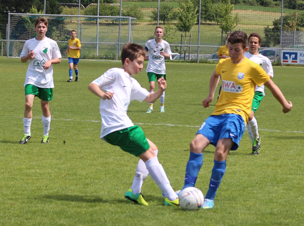 Cosimo Specchio (re.) im Zweikampf