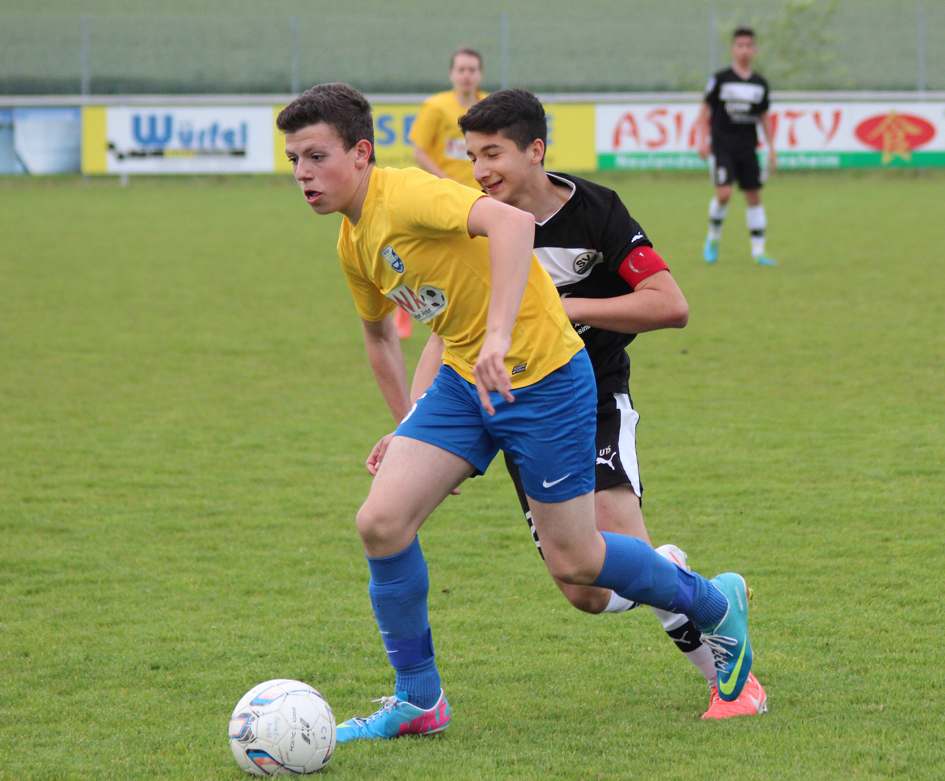 Cosimo Specchio lässt einen Gegner hinter sich