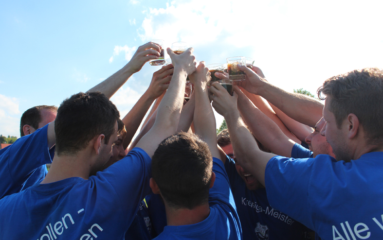 Anstossen auf die Meisterschaft