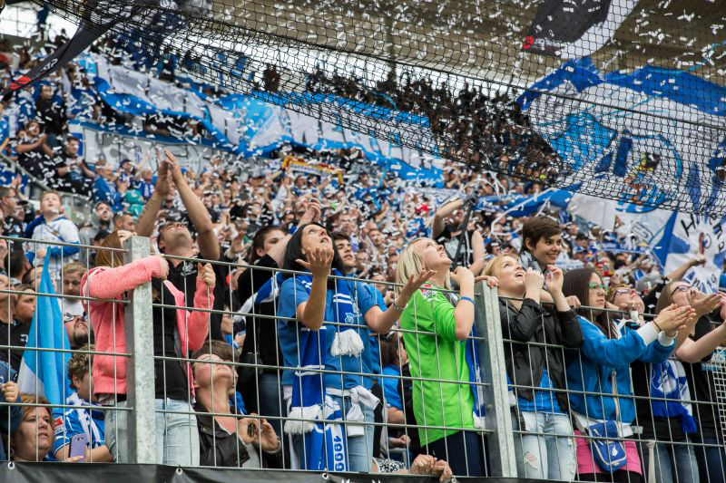 Begeisterung in der Fankurve nach dem Saisonende