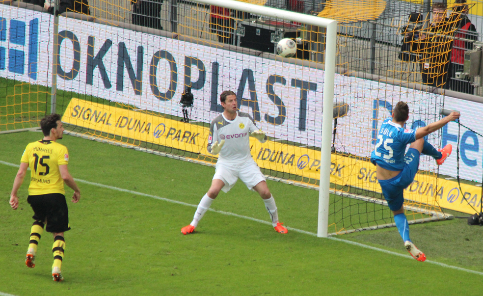 Torchance für den wuchtigen 1899-Verteidiger Süle