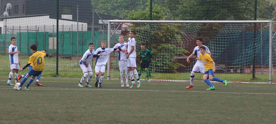 Der 2:2 Ausgleich durch den fälligen Freistoss durch Dennis Bauer im Zeitraffer.