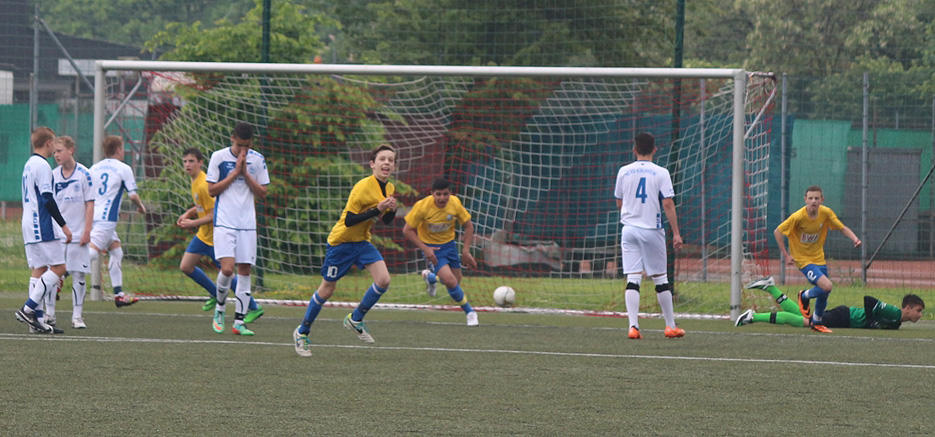 ... Rohrbach jubelt und war wieder im Spiel.