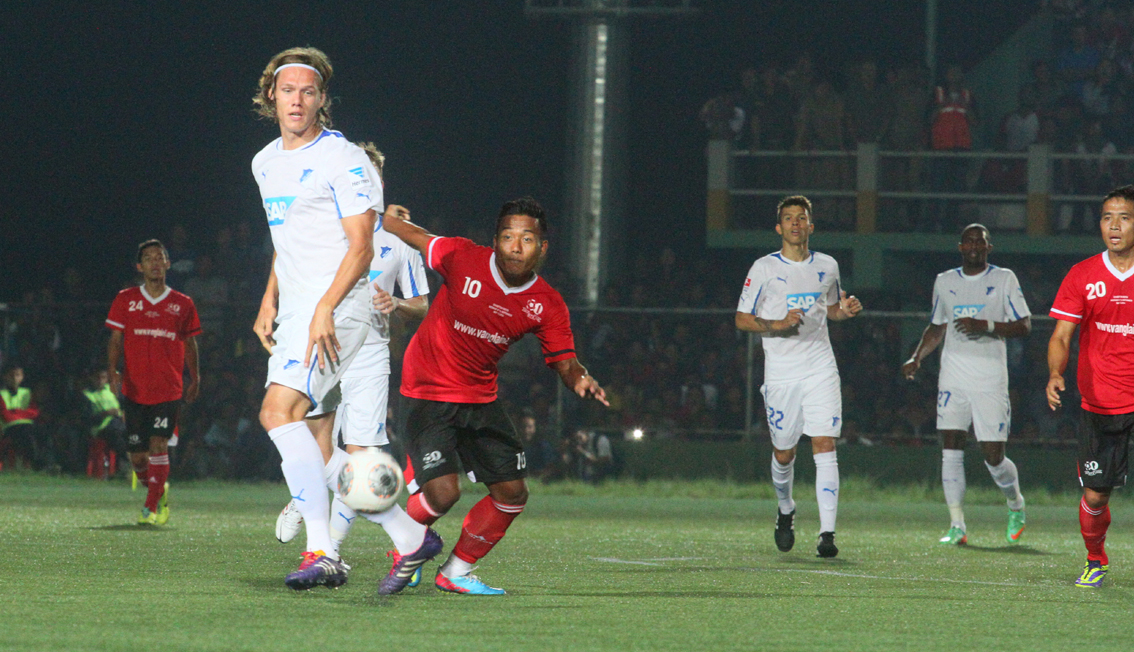 Vestergaard im Freundschaftsspiel gegen ein Auswahlteam