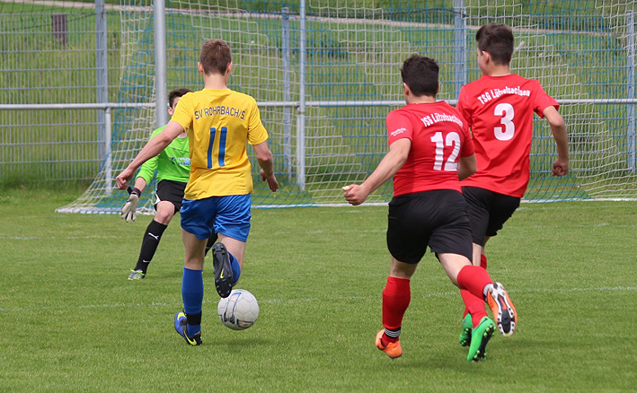 Mit einen schönen Lupfer über den herauseilenden Torhüter brachte Moritz Klein sein Team auf 2:3 heran