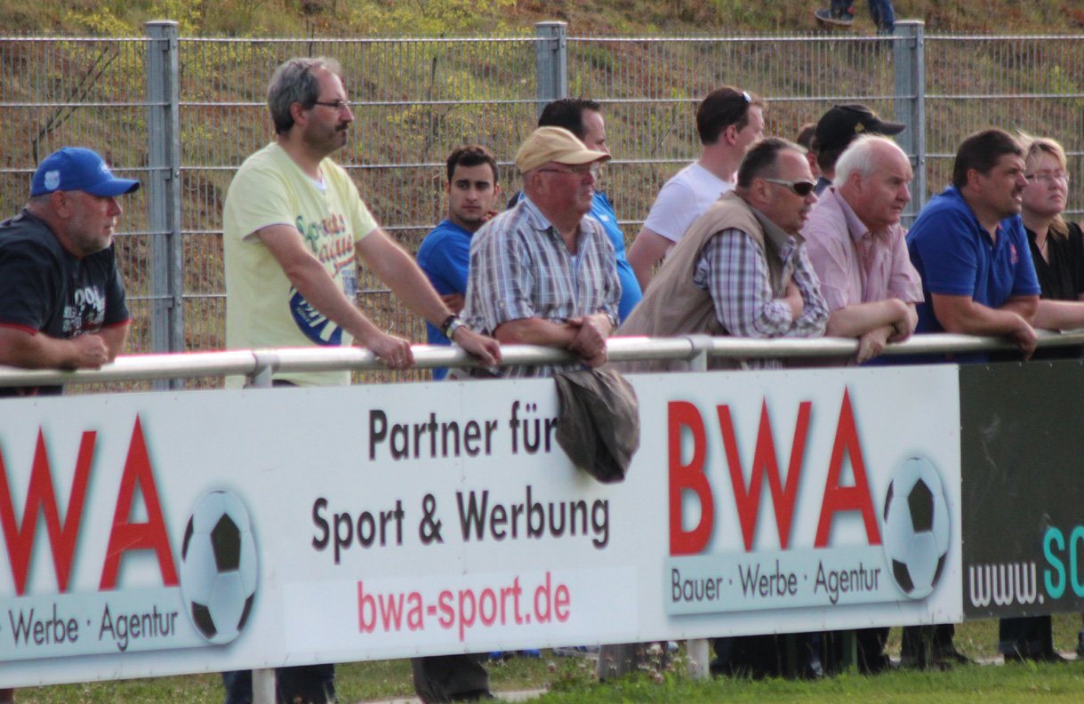 SV-Fans am Spielfeldrand