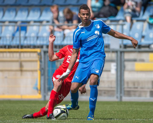 Steffen Nkansah (rte.) erzielte im Halbfinalhinspiel das Tor des Tages