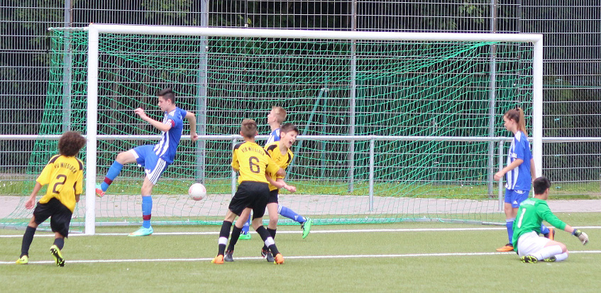 Wieslochs Siegtreffer mit großzügiger Hilfe der SV-Abwehr