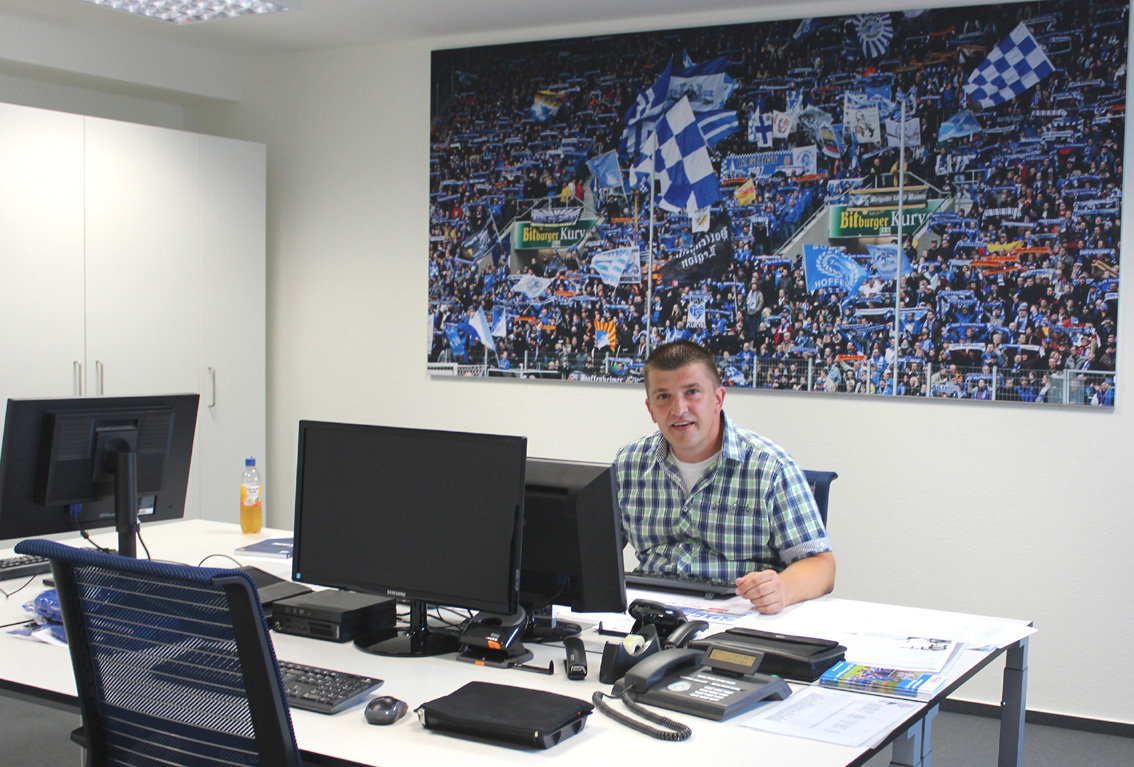 Fanbeauftragter Michael Pisot an seinem neuen Arbeitsplatz im TSG-Fanhaus