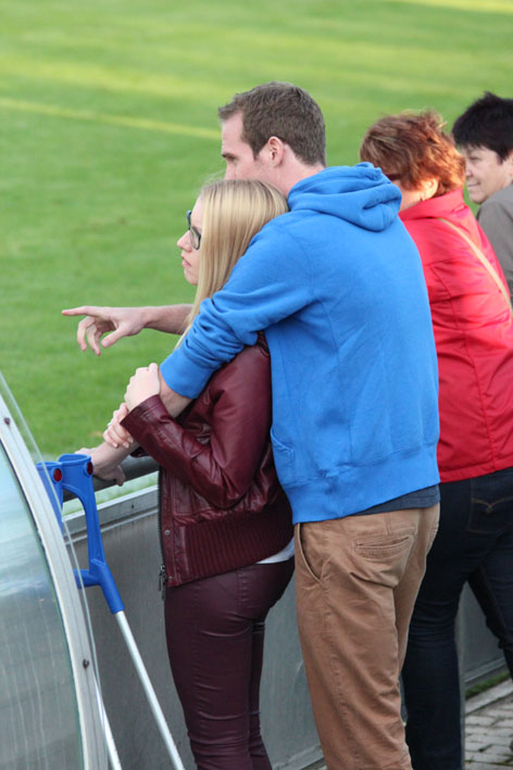 Zuschauer Nils Ohlhauser fehlt dem SV aufgrund eines Kreuzbandriss