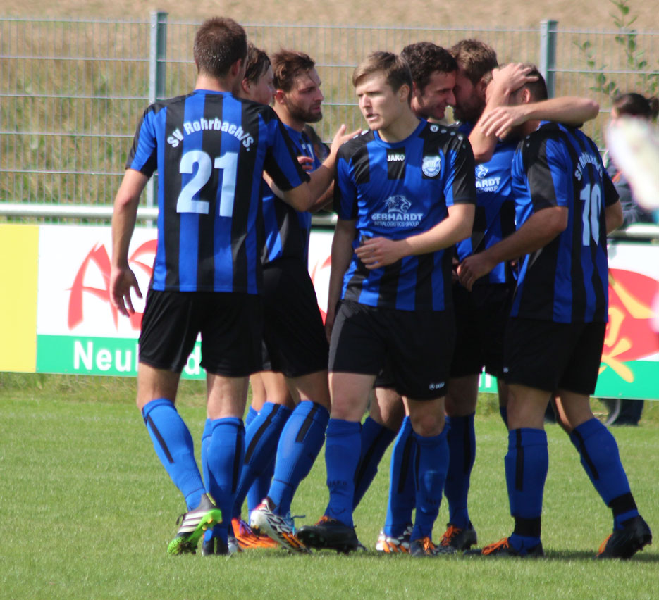 Jubel beim SV nach der 1:0 Führung durch Beckmann