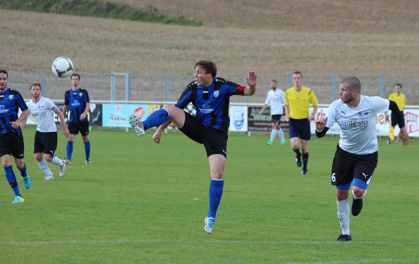 SV-Kapitän Rico Unser klärt in höchster Not