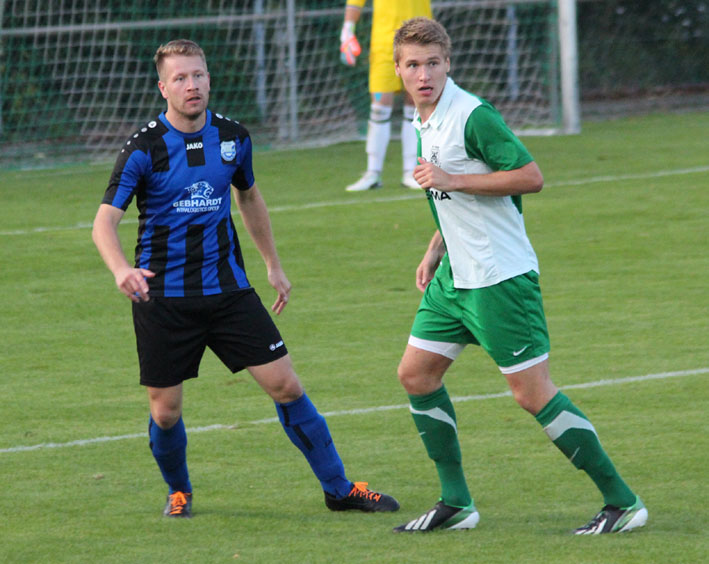 Jonas Scheurer im Duell mit seinem ehemaligen Mannschaftskameraden Danilo Grossmann