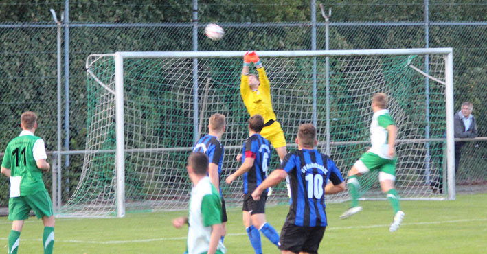 SV-Keeper Scholl verhindert einen Gegentreffer