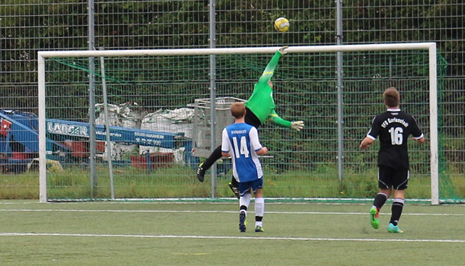 Glänzende Parade von TW Lucas Diekmann