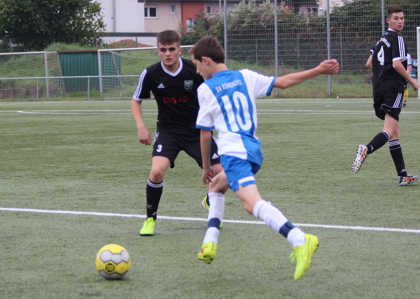 Dennis Bauer setzt an zum Torschuss