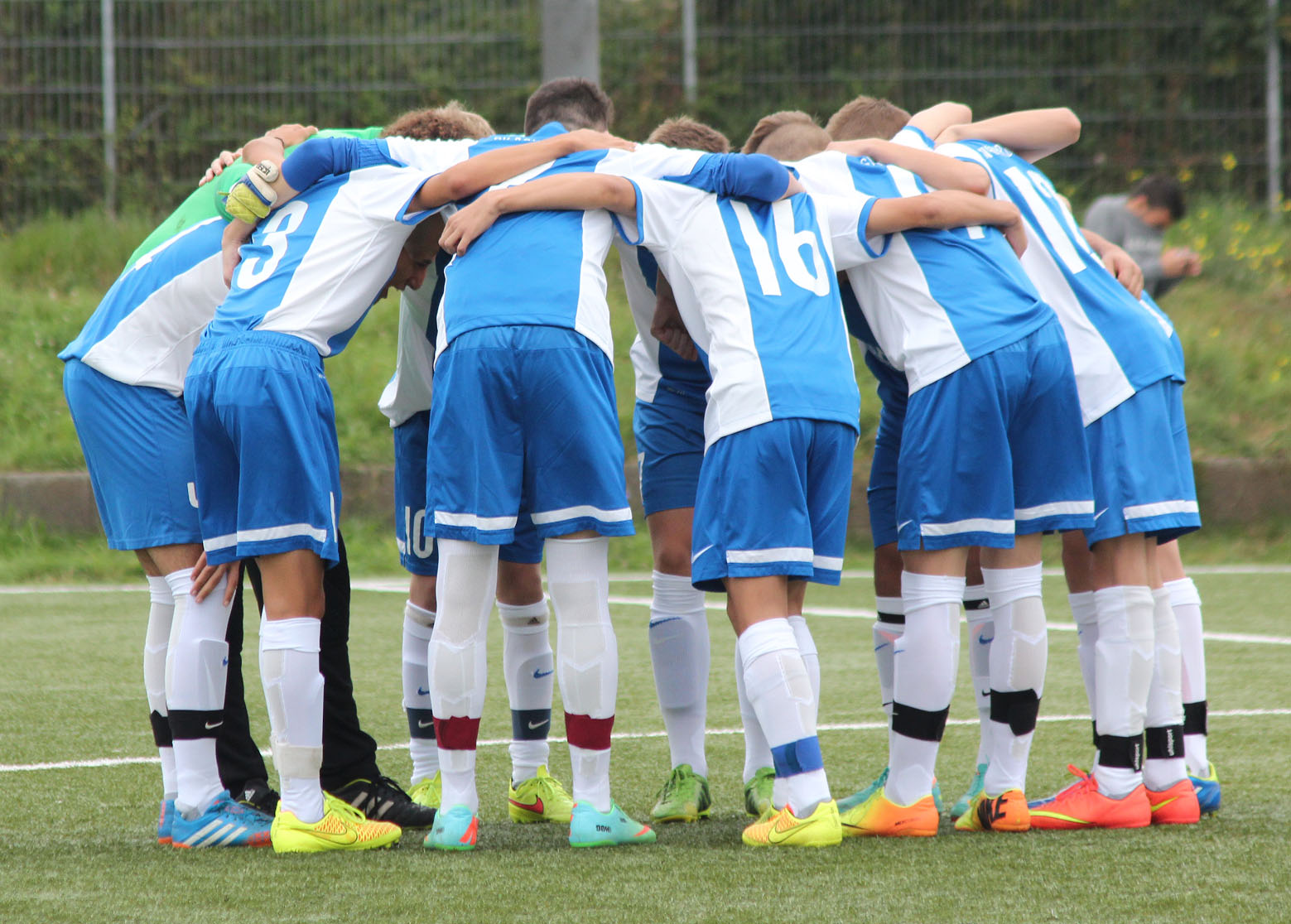 Beschwörung vor dem Anpfiff beim SV