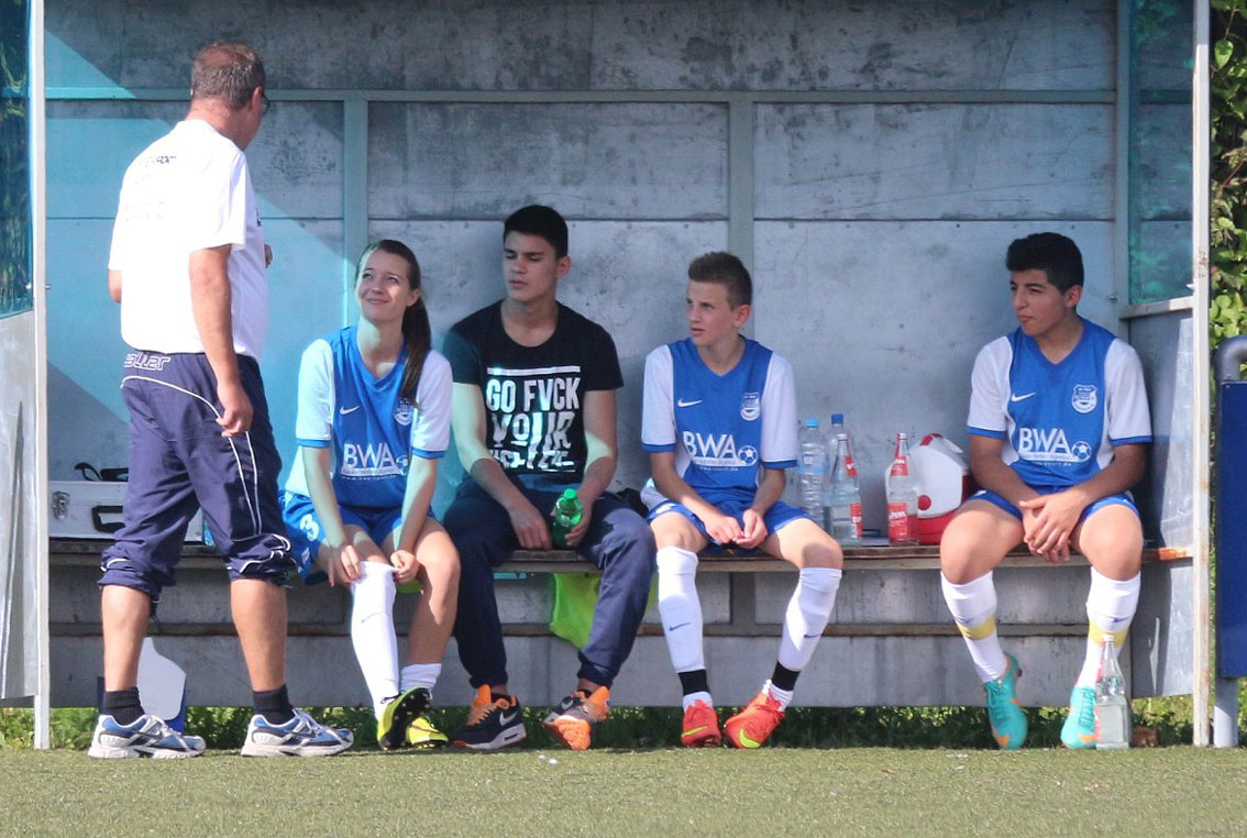 Gute Laune auf der Ersatzbank