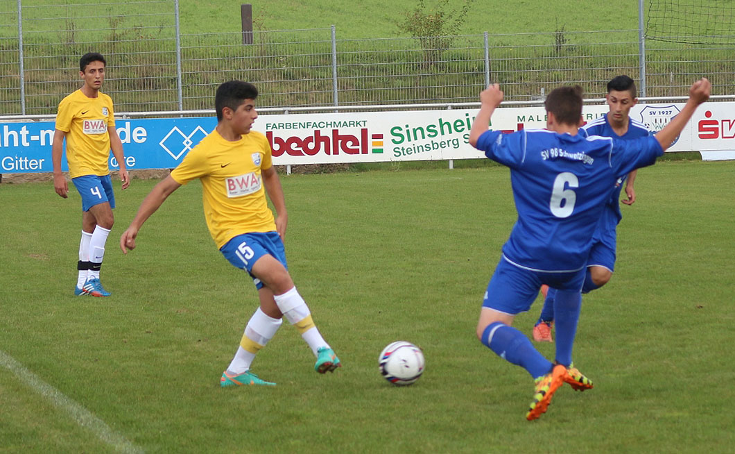 Sindi Saler versucht sich beim Spielaufbau